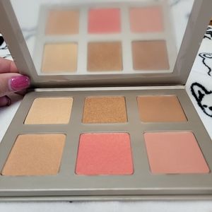 NIB Iconic London Blaze Chaser Face Palette
